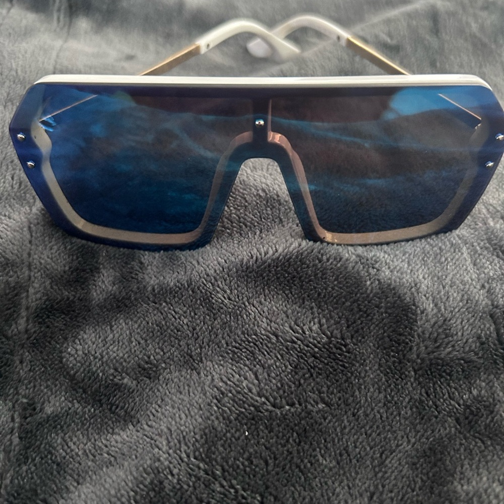 Feisedy Blue Oversized Sunglasses - Picture 3 of 4